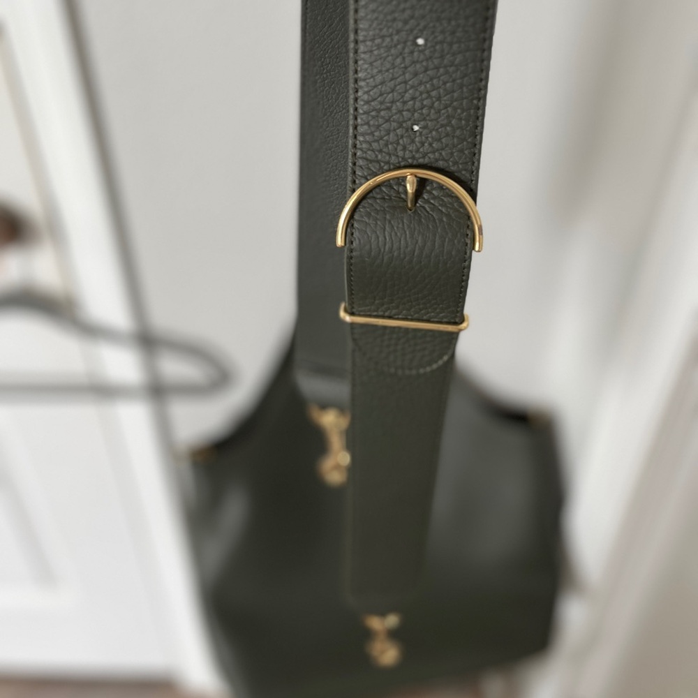 Cuyana italian leather system zipper tote 16” in olive green - Picture 9 of 12